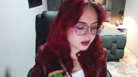 Snapshot of crimson_tati chatting on February 13, 4:22 am Tatiana online show from February 13, 4:22 am