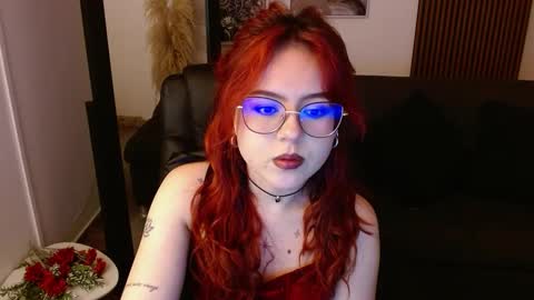 Snapshot of crimson_tati chatting on February 19, 5:16 am Tatiana online show from February 19, 5:16 am
