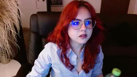 Snapshot of crimson_tati chatting on February 12, 4:33 am Tatiana online show from February 12, 4:33 am