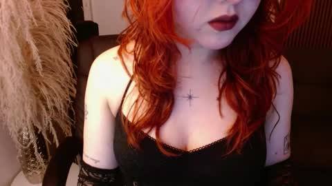 Snapshot of crimson_tati chatting on January 15, 4:25 am Tatiana online show from January 15, 4:25 am