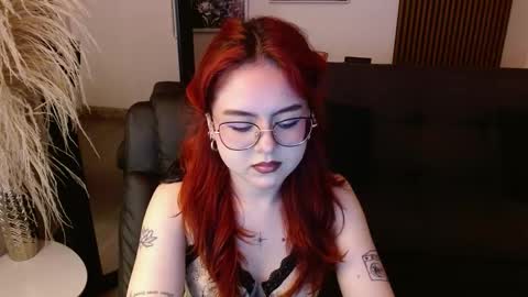 Snapshot of crimson_tati chatting on February 7, 3:45 am Tatiana online show from February 7, 3:45 am