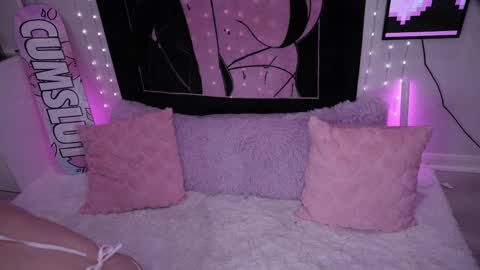 Crimson Kitten online show from April 6, 3:39 am