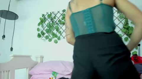 cris_dulce online show from April 18, 8:31 pm