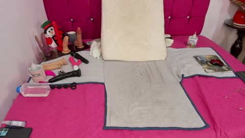 Snapshot of cristal_18xxx chatting on December 17, 6:56 am Cristal online show from December 17, 6:56 am