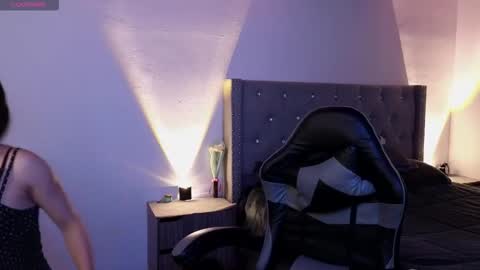  Alejandra from Wednesday to Saturday from 1000 pm to 400 am Colombian hour online show from November 29, 11:58 am