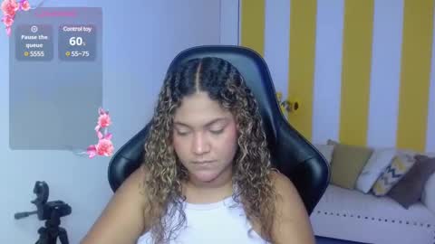 Snapshot of cristal_war chatting on February 1, 11:37 pm Cristal online show from February 1, 11:37 pm