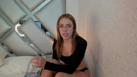 Snapshot of cristalevans_vc chatting on October 4, 8:09 am cristalevans_vc online show from October 4, 8:09 am