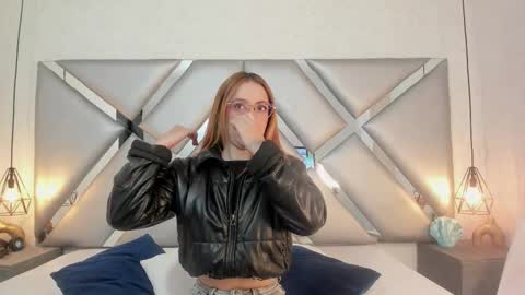 Snapshot of cristalevans_vc chatting on September 15, 12:46 pm cristalevans_vc online show from September 15, 12:46 pm
