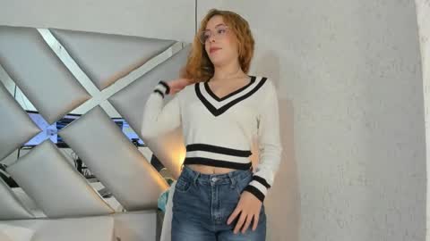 Snapshot of cristalevans_vc chatting on October 1, 7:46 am cristalevans_vc online show from October 1, 7:46 am
