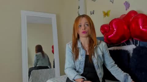 Snapshot of cristalwalker__ chatting on March 6, 12:19 pm cristal walker online show from March 6, 12:19 pm