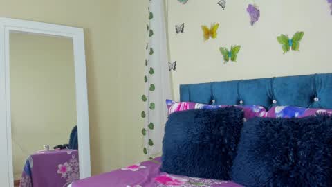 Snapshot of cristalwalker__ chatting on February 18, 12:28 pm cristal walker online show from February 18, 12:28 pm