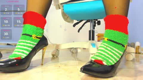 Snapshot of cristinavanegas chatting on December 26, 7:35 am Julieta online show from December 26, 7:35 am