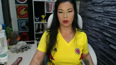 cruela_deviil online show from June 24, 12:42 am