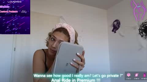 Snapshot of crystal_angel1 chatting on October 20, 8:39 am Crys online show from October 20, 8:39 am