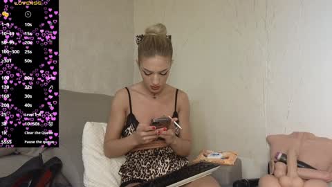 Snapshot of crystal_angel1 chatting on February 1, 3:41 am Crys online show from February 1, 3:41 am