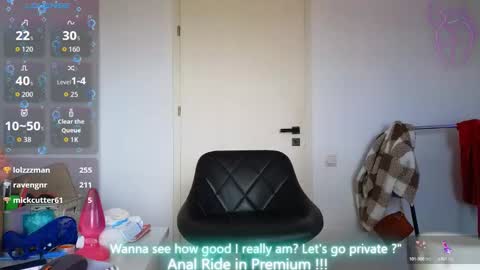 Snapshot of crystal_angel1 chatting on September 18, 10:14 am Crys online show from September 18, 10:14 am