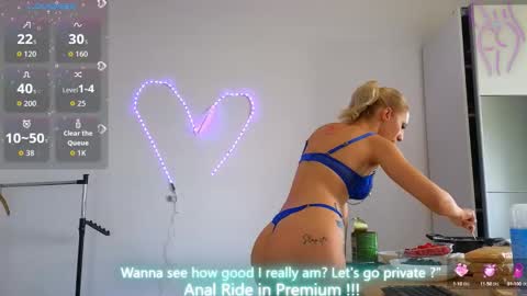 Snapshot of crystal_angel1 chatting on October 1, 8:41 am Crys online show from October 1, 8:41 am