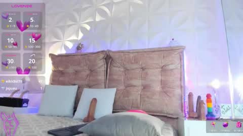 Snapshot of crystal_star16 chatting on October 16, 3:20 am Chris online show from October 16, 3:20 am