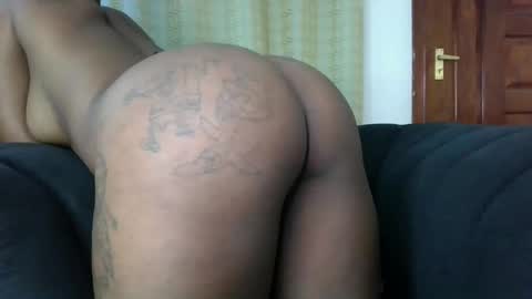 Snapshot of crystal_viv_1 chatting on February 3, 7:18 am crystal_viv_1 online show from February 3, 7:18 am
