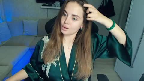 crystalemily online show from June 2, 7:26 pm