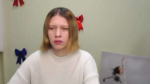 Snapshot of crystalgirl__ chatting on January 20, 7:04 am Stella online show from January 20, 7:04 am