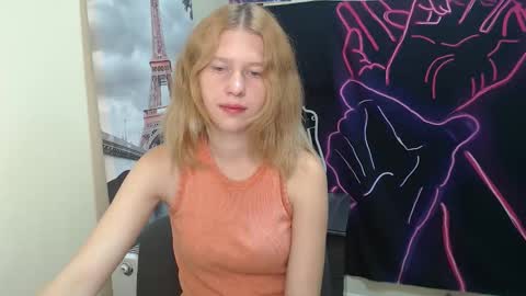 Snapshot of crystalgirl__ chatting on September 23, 6:33 am Stella online show from September 23, 6:33 am