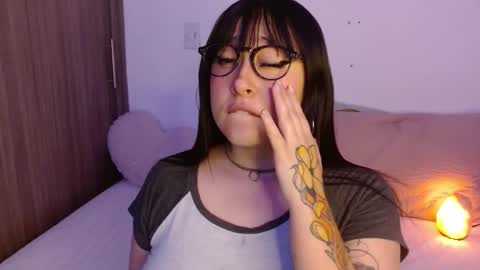 Snapshot of crystalitesq chatting on September 21, 1:59 am Olivia online show from September 21, 1:59 am