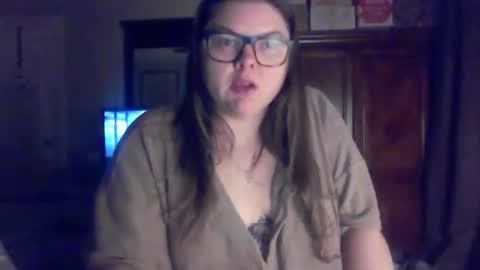 Snapshot of crystalizzzee chatting on February 4, 7:29 am Herekittykitty69 online show from February 4, 7:29 am