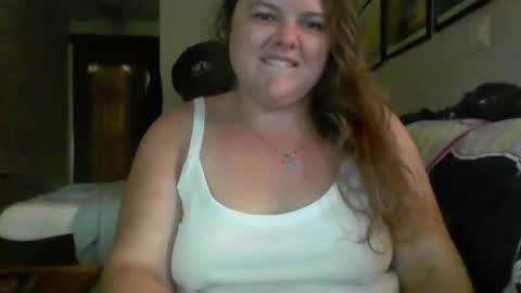 Snapshot of crystalizzzee chatting on October 6, 2:23 pm Herekittykitty69 online show from October 6, 2:23 pm