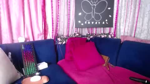 crystaljes online show from April 2, 8:28 pm