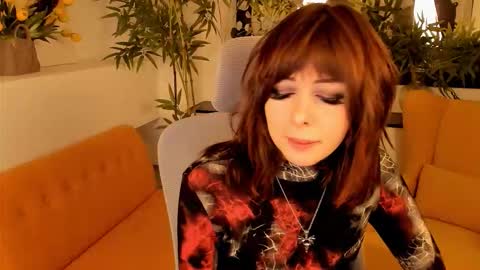 crystallbloom online show from September 18, 1:26 am