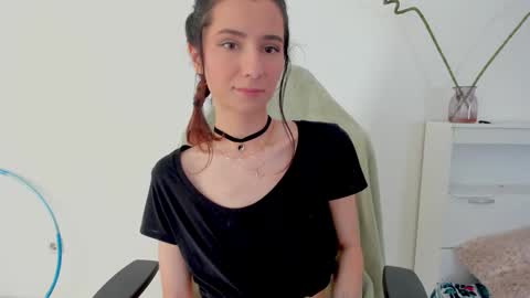 Snapshot of crystalnut chatting on September 17, 2:53 am Maria online show from September 17, 2:53 am