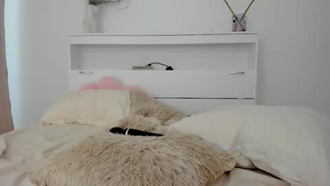 Snapshot of crystalnut chatting on October 6, 3:23 am Maria online show from October 6, 3:23 am
