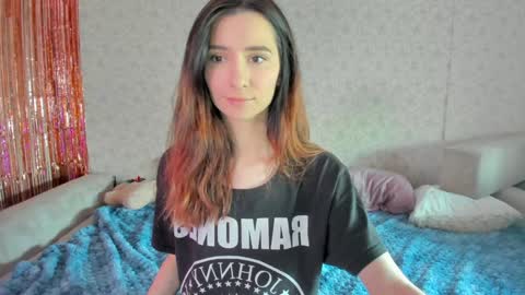 Snapshot of crystalnut chatting on February 5, 4:37 am Maria online show from February 5, 4:37 am