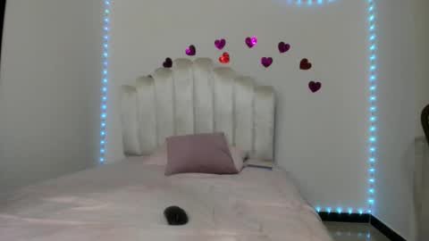 Snapshot of crystalqueen8 chatting on October 10, 12:15 am crystal online show from October 10, 12:15 am