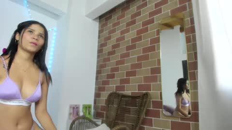 Snapshot of crystalqueen8 chatting on September 27, 9:44 pm crystal online show from September 27, 9:44 pm