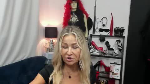 Snapshot of crystalxohotty chatting on September 17, 4:32 am CrystalHotty online show from September 17, 4:32 am