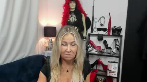 Snapshot of crystalxohotty chatting on September 16, 4:31 am CrystalHotty online show from September 16, 4:31 am