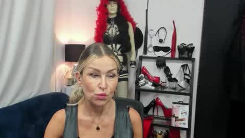 Snapshot of crystalxohotty chatting on September 12, 4:57 am CrystalHotty online show from September 12, 4:57 am