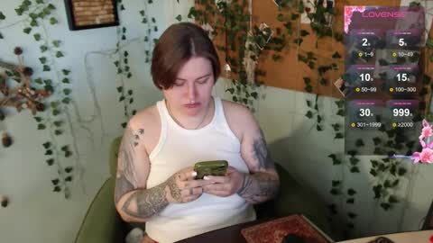 Snapshot of cuddlieschris chatting on September 15, 3:48 am Chris online show from September 15, 3:48 am