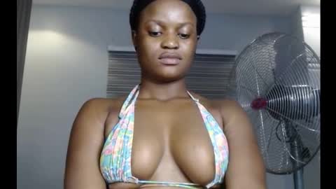 Snapshot of cum_ebony_petitxx chatting on September 17, 6:06 pm cath online show from September 17, 6:06 pm