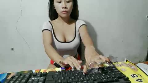 cumwhore4uxox online show from April 19, 8:44 pm