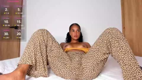 Snapshot of curly_sweett chatting on September 13, 12:18 am Curly - OF- CURLY SWEETT online show from September 13, 12:18 am