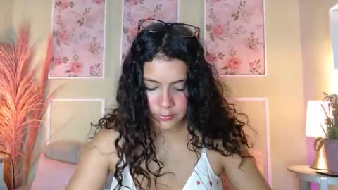 Snapshot of curlydani chatting on September 26, 7:33 pm DANI online show from September 26, 7:33 pm