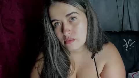 Snapshot of curvy_emma0 chatting on March 4, 1:45 am Emma online show from March 4, 1:45 am