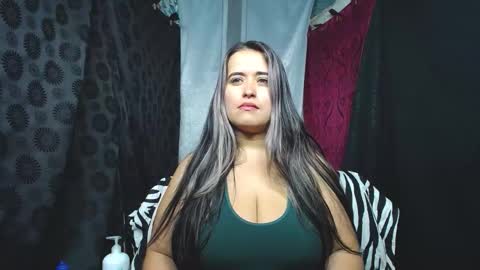 Snapshot of curvy_emma0 chatting on September 13, 11:35 pm Emma online show from September 13, 11:35 pm