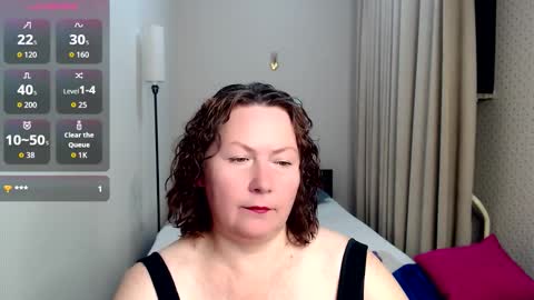 Snapshot of curvy_girlz chatting on October 5, 6:13 pm curvy_girlz online show from October 5, 6:13 pm