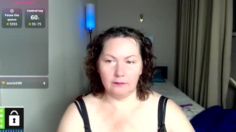 Snapshot of curvy_girlz chatting on October 17, 4:32 pm curvy_girlz online show from October 17, 4:32 pm