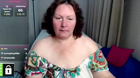 Snapshot of curvy_girlz chatting on September 28, 6:13 pm curvy_girlz online show from September 28, 6:13 pm