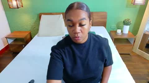 Snapshot of curvyebonyy_ chatting on February 17, 1:55 pm Danna online show from February 17, 1:55 pm